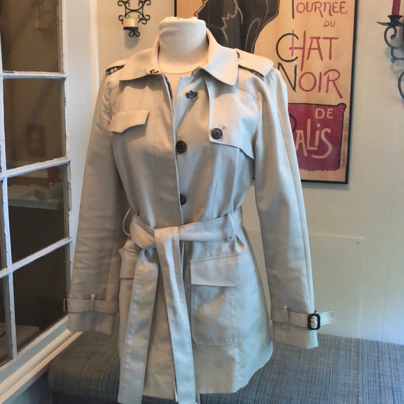 Banana Republic Jackets & Blazers - Banana Republic short trench coat